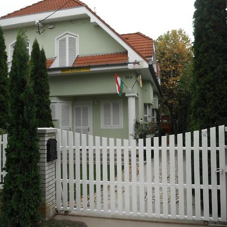 Csokonai Guesthouse Zamárdi エクステリア 写真