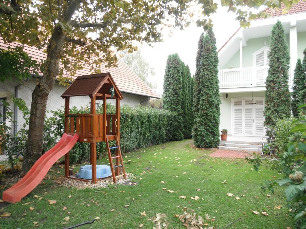 Csokonai Guesthouse Zamárdi エクステリア 写真